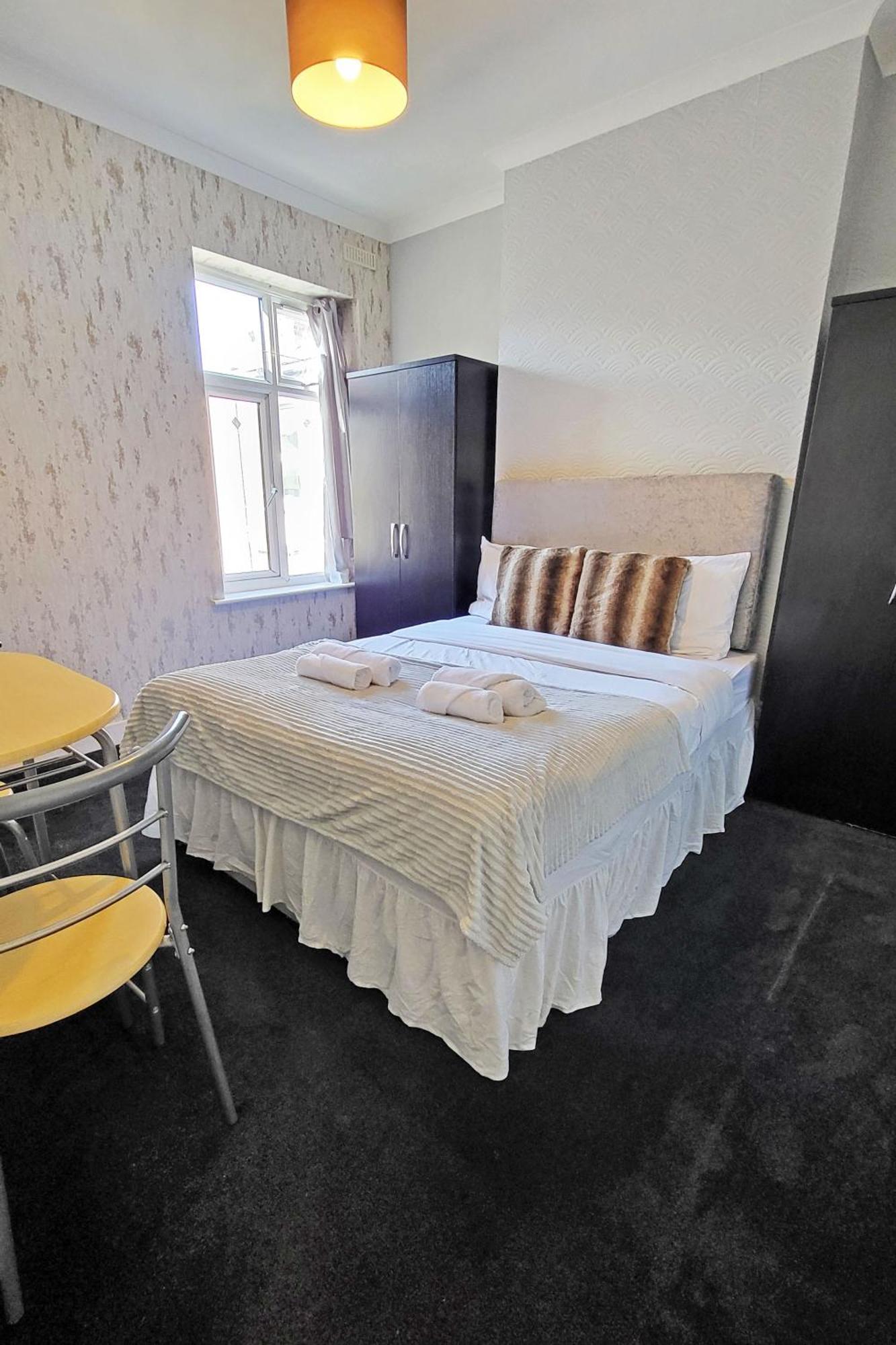 Spacious Room Лондон Экстерьер фото